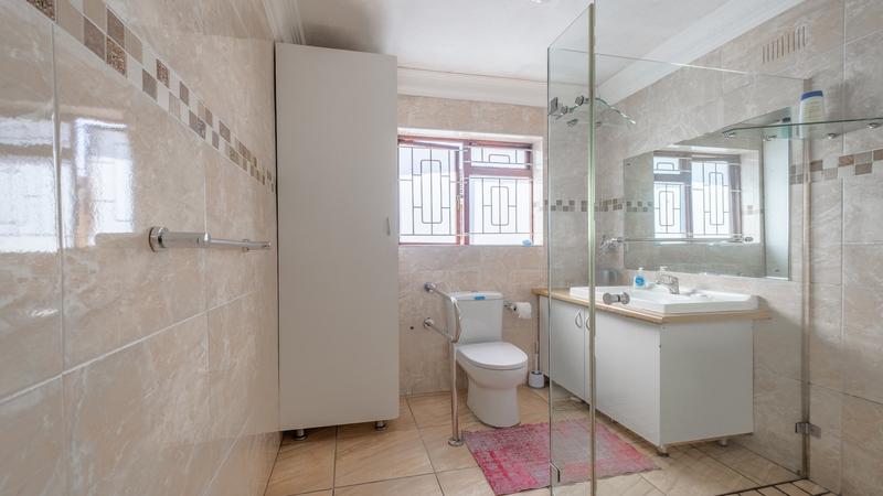 4 Bedroom Property for Sale in Cravenby Western Cape